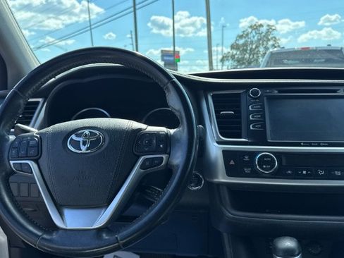 Used 2017 Toyota Highlander XLE AWD/4WD image 14