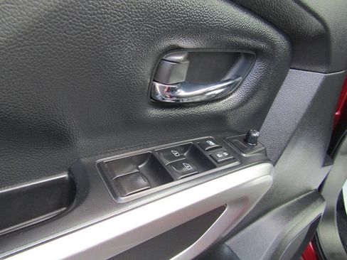 Used 2017 Nissan Titan SV image 9