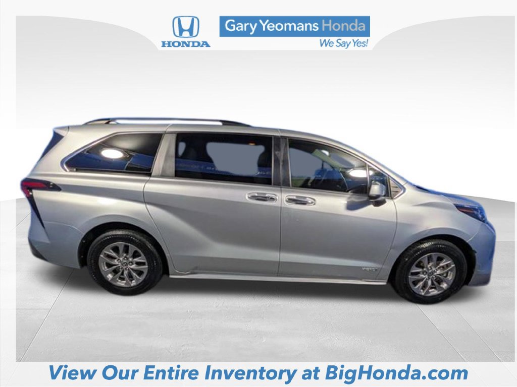 Used 2021 Toyota Sienna XLE FWD image 5