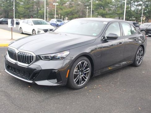 New 2026 BMW 550e xDrive w/ Executive Package image 4
