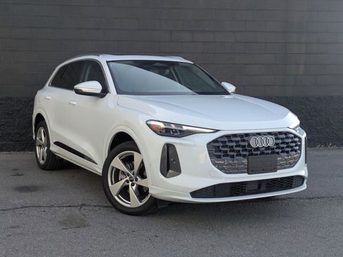 Used 2025 Audi Q5 Premium Plus image 3