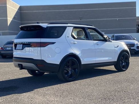 Used 2025 Land Rover Discovery S image 28