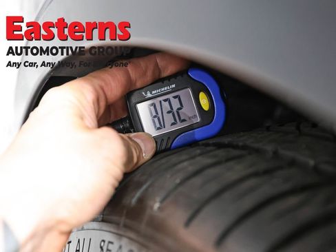 Used 2022 Tesla Model Y Long Range image 21