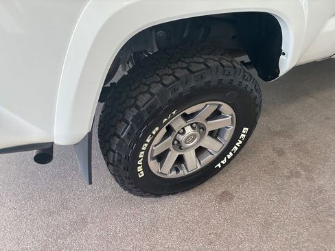 Used 2023 Toyota Tacoma SR5 AWD/4WD image 22