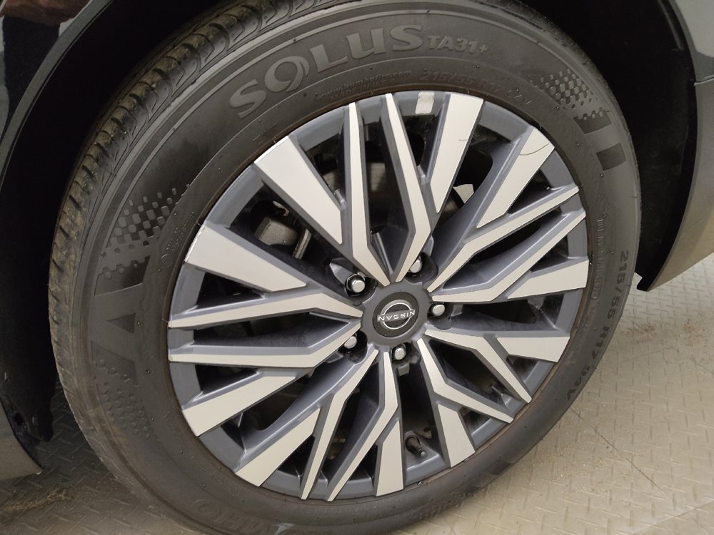Used 2025 Nissan Altima 2.5 SV FWD image 31