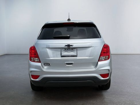 Used 2020 Chevrolet Trax LS w/ Tint and Cruise Package FWD image 4