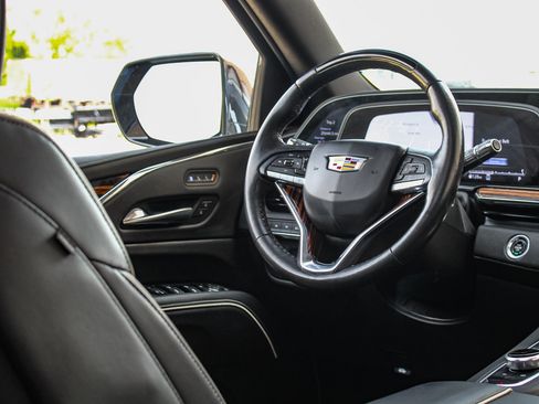 Used 2023 Cadillac Escalade ESV Premium Luxury AWD/4WD image 48