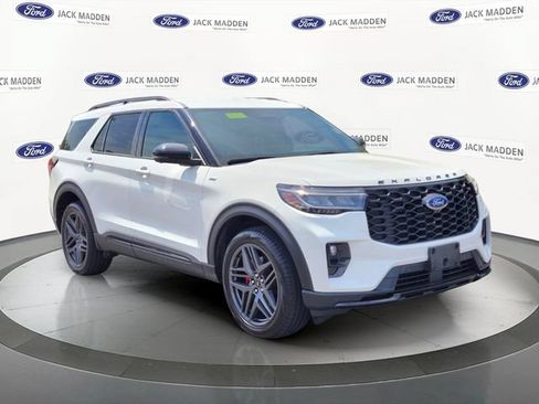 Certified 2025 Ford Explorer ST-Line w/ ST-Line Street Pack AWD/4WD image 7