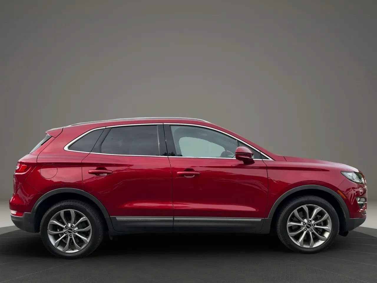 Used 2019 Lincoln MKC Select w/ Select Plus Package AWD/4WD image 6