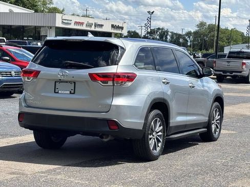 Used 2019 Toyota Highlander XLE FWD image 33