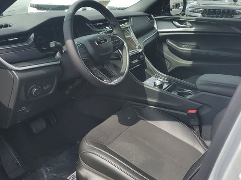 New 2025 Jeep Grand Cherokee L Altitude image 20