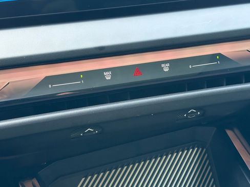 Used 2025 BMW X3 xDrive30i w/ Premium Package image 26