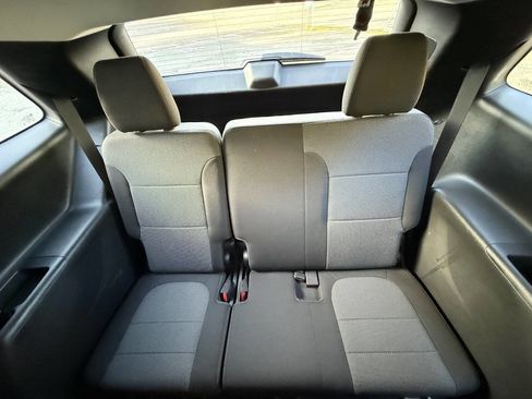 Used 2021 Chevrolet Traverse LS image 9