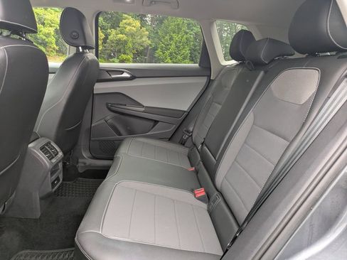 Used 2023 Volkswagen Taos SE w/ Panoramic Sunroof Package AWD/4WD image 14