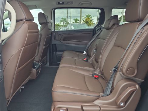 New 2026 Honda Odyssey Touring image 15