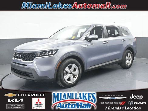 Used 2022 Kia Sorento LX image 1