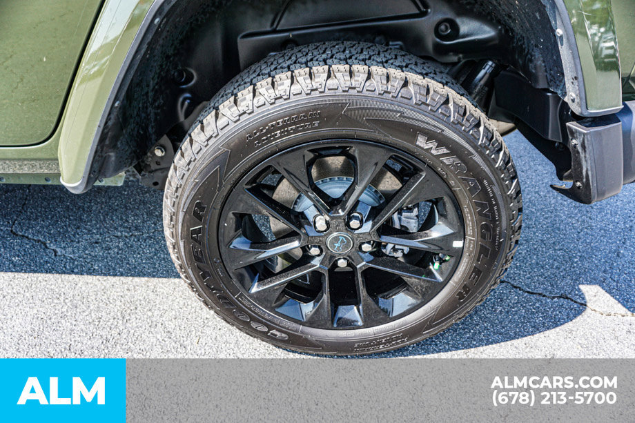 Used 2024 Jeep Wrangler Unlimited Sahara AWD/4WD image 16