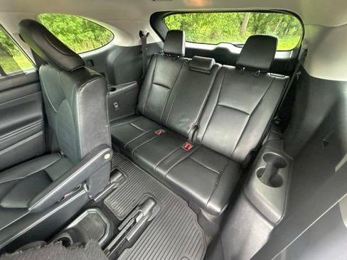 Used 2021 Toyota Highlander XLE AWD/4WD image 41