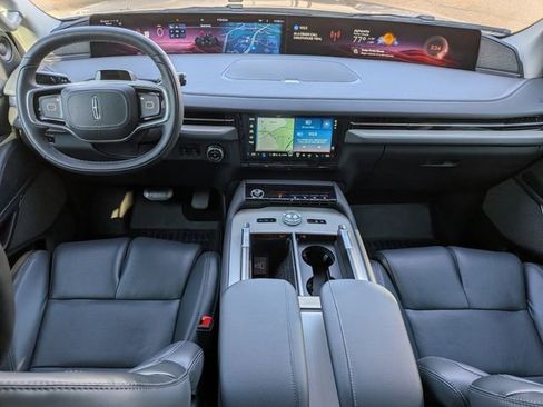 New 2025 Lincoln Navigator Reserve AWD/4WD image 14