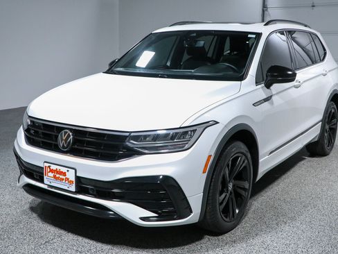 Used 2023 Volkswagen Tiguan SE R-Line AWD/4WD image 31