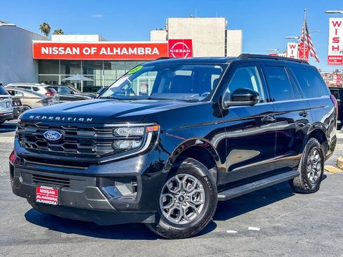 Used 2025 Ford Expedition Active RWD image 2