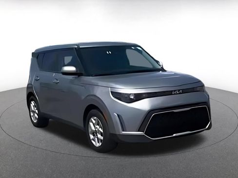 Used 2025 Kia Soul LX w/ LX Technology Package FWD image 16