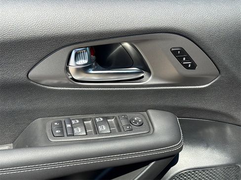 New 2025 Chrysler Pacifica Select w/ Uconnect Theater Family Group image 27