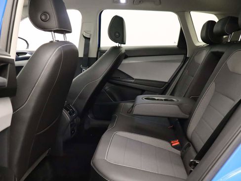 Certified 2023 Volkswagen Taos SE w/ Panoramic Sunroof Package image 17