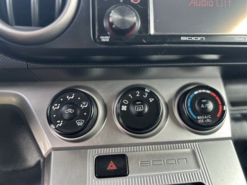 Used 2012 Scion xB FWD image 26