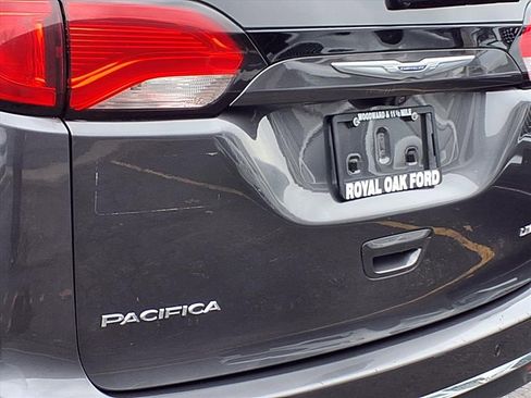 Used 2019 Chrysler Pacifica Limited image 29