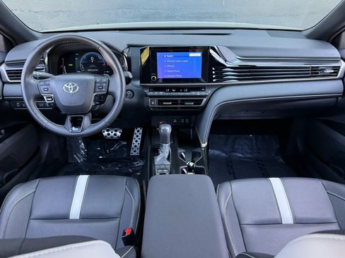 Used 2025 Toyota Camry SE w/ Convenience Package FWD image 15
