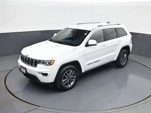 Used 2020 Jeep Grand Cherokee Laredo w/ 18" Wheel & 8.4" Radio Group AWD/4WD image 13
