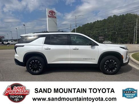 Used 2025 Chevrolet Traverse Z71 w/ Driver Confidence Package image 2