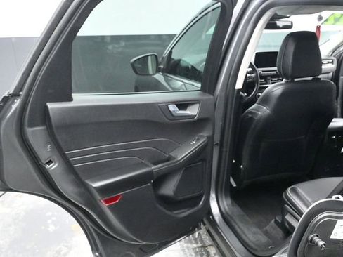 Used 2022 Ford Escape Titanium image 16