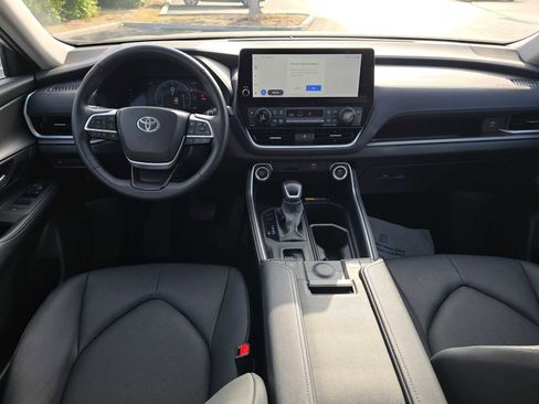Certified 2025 Toyota Grand Highlander FWD image 19