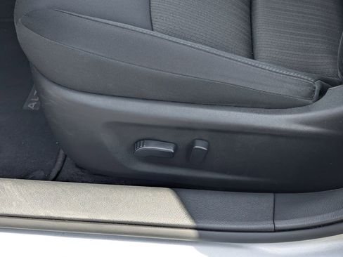 Used 2024 Nissan Altima 2.5 SV FWD image 25