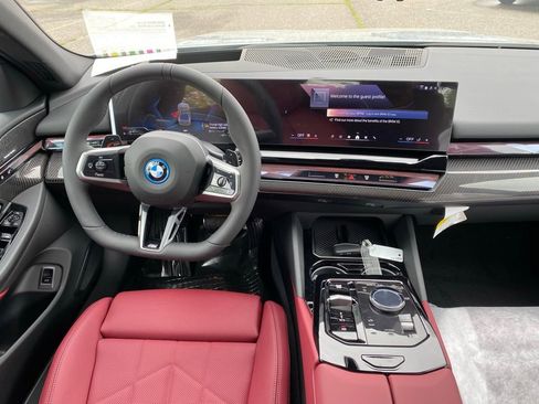 New 2027 BMW 550e xDrive AWD/4WD image 9