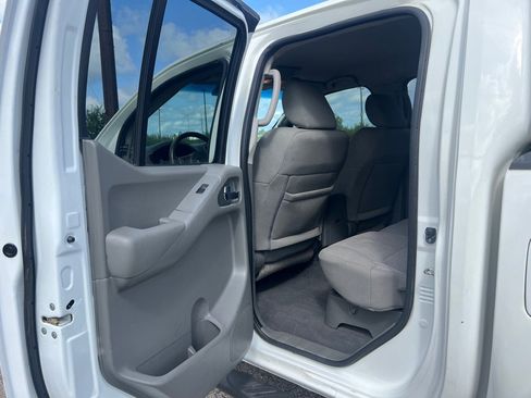 Used 2019 Nissan Frontier SV w/ Value Truck Package image 12