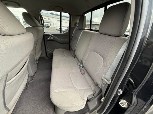 Used 2019 Nissan Frontier SV image 14