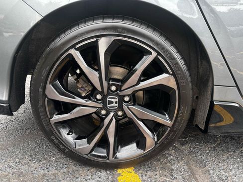 Used 2018 Honda Civic Sport Touring image 9