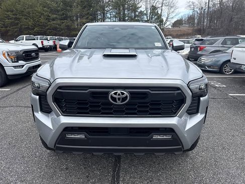 Used 2024 Toyota Tacoma TRD Sport image 2