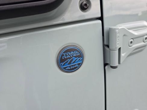 Used 2023 Jeep Wrangler Unlimited w/ Sun & Screen Package AWD/4WD image 12