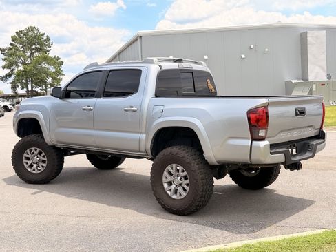 Used 2022 Toyota Tacoma SR5 w/ Technology Package RWD image 17