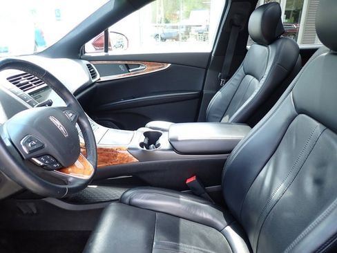 Used 2017 Lincoln MKX Reserve w/ Driver Assistance Package AWD/4WD image 16