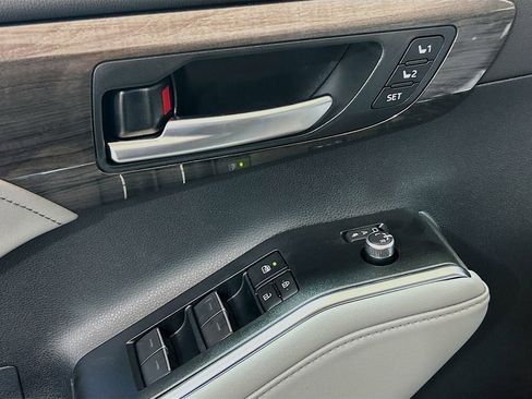 New 2026 Toyota Highlander Platinum image 15