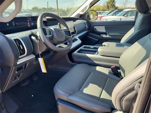 New 2025 Ford Expedition Active image 13