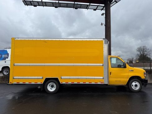 Used 2022 Ford E-350 and Econoline 350 Super Duty RWD image 10