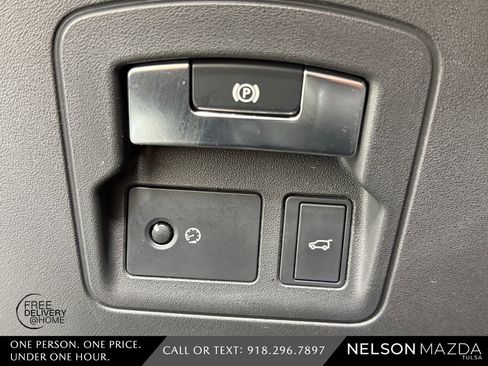Used 2018 Land Rover Range Rover Velar R-Dynamic SE AWD/4WD image 23