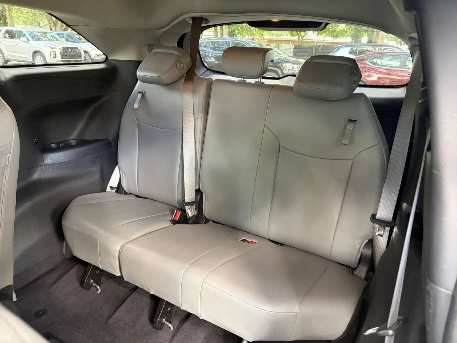 Used 2025 Toyota Sienna XLE FWD image 31