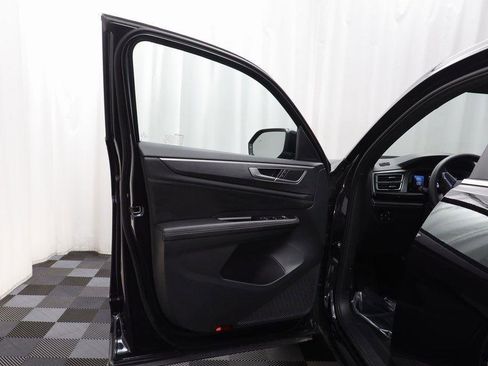 Used 2025 Volkswagen Atlas Cross Sport SE image 4